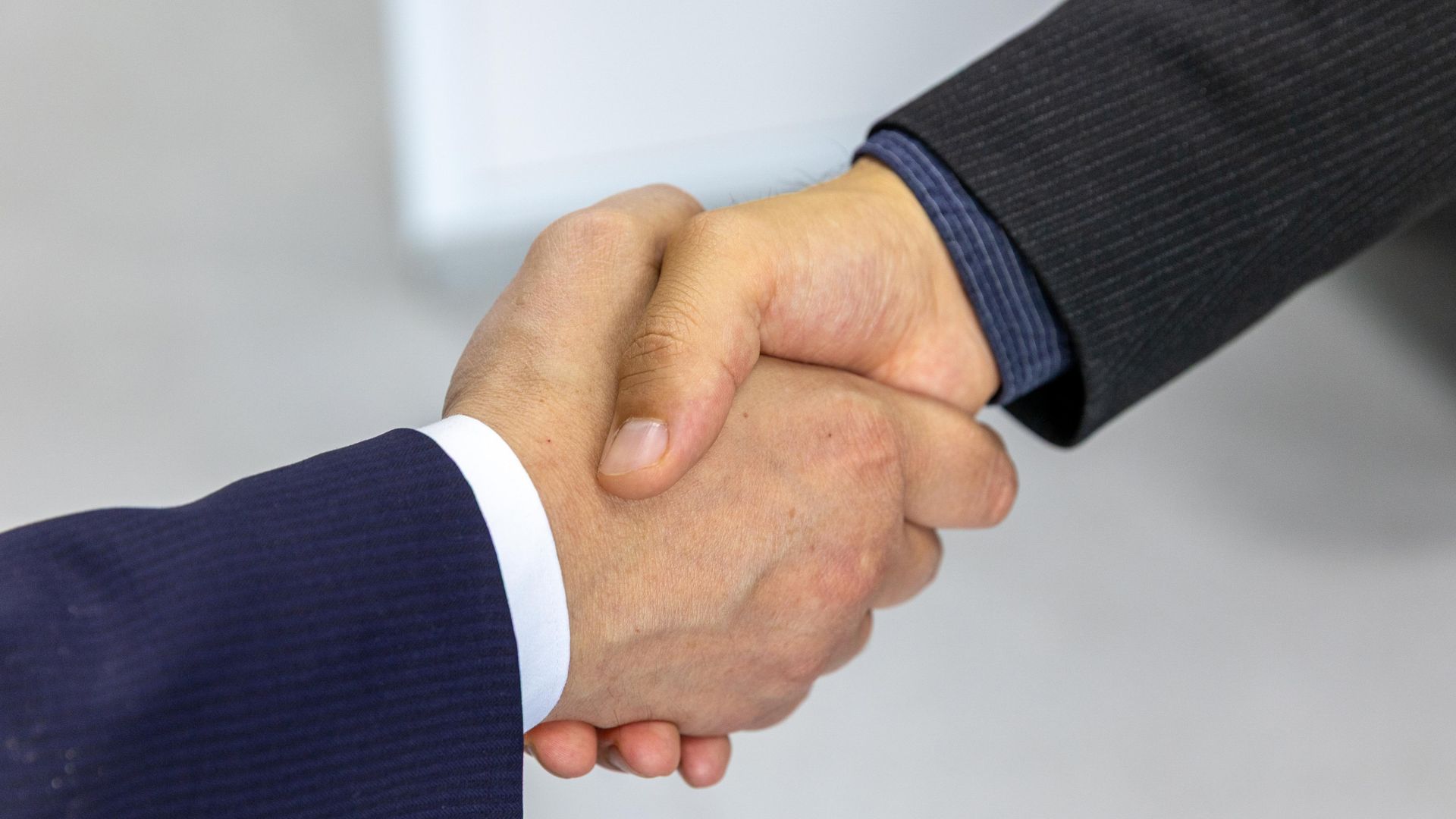 Broker vs. Carrier: Understanding How Car Shipping Works